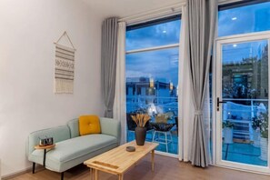 Room - Long Sunshine (Dali)