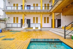 Interior - Long Sunshine (Dali)