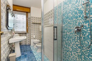 Doccia, asciugacapelli, bidet