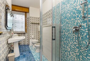 Regadera, secadora de cabello, bidet 