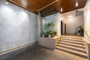 Unclassified image, 3 of 20, button