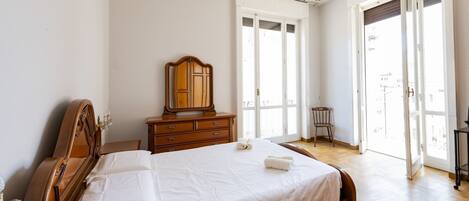 2 habitaciones, tabla de planchar con plancha, wifi y ropa de cama
