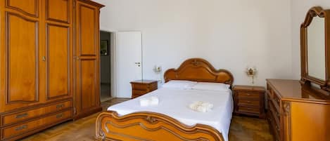 2 makuuhuonetta, silitysrauta/-lauta, Wi-Fi, vuodevaatteet