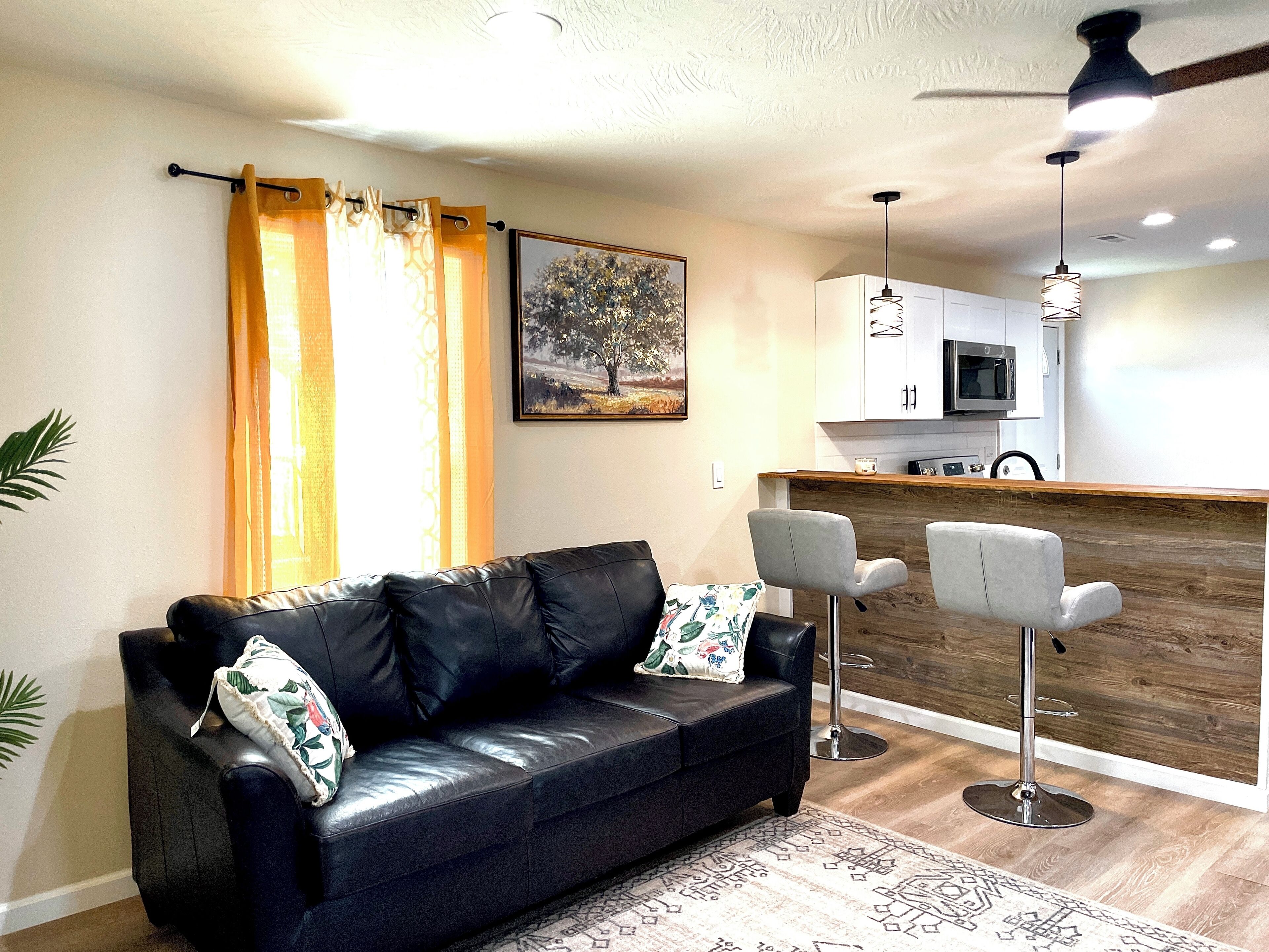 New & Charming 3-bedroom bungalow with WiFi and AC in Springfield Central