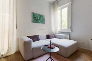 Living area - GuestHost - Abbiategrasso M2 Green Apartment with Balconies (Milano)