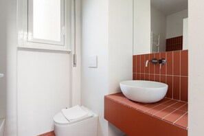 Suihku, hiustenkuivaaja, bidee