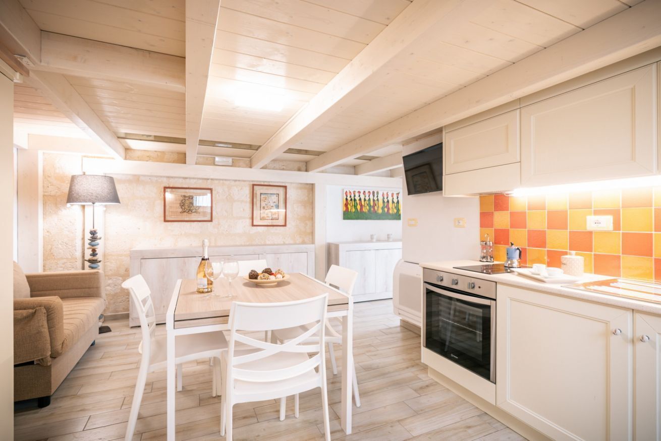 Kjøleskap, ovn, kokeplater og brødrister