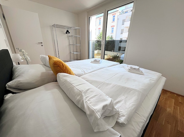 Blackout drapes, soundproofing, iron/ironing board, free WiFi - Apartments next to Public Transport GG13 (Vienna)