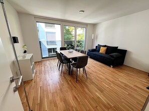 Comfort Apartment | Living area | 42-inch Smart TV with satellite channels, heated floors - Apartments next to Public Transport GG13 (Vienna)