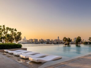 2 piscinas techadas