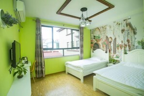 A room with two beds, a window with curtains, a ceiling fan, and a wall-mounted air conditioner. - Shengsi Haichuan Hotel (Shengsi)