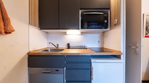 Fridge, microwave, dishwasher, coffee/tea maker