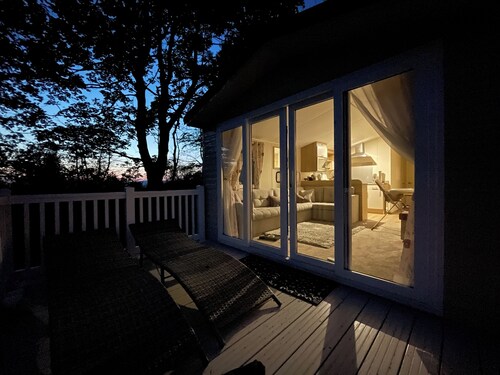 Ribble Heights Cosy Lodge Retreat with Countryside Views, Longridge, (Pet Free)
