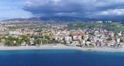 CIVICO 11 - Independent holiday home at 40 mt. from the sea. For short stays.