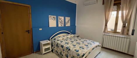 2 slaapkamers, een strijkplank/strijkijzer, gratis wifi, beddengoed