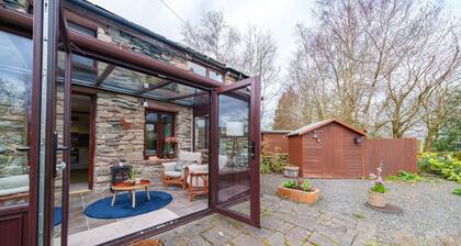 6 The Mews - Cosy Cottage for two + dogs