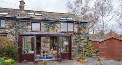 6 The Mews - Cosy Cottage for two + dogs