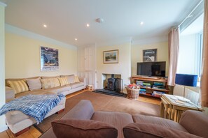 TV, fireplace - 3 Gowbarrow Cottages - End Terrace with lovely garden (Watermillock)