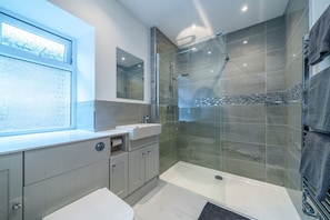 Shower, towels