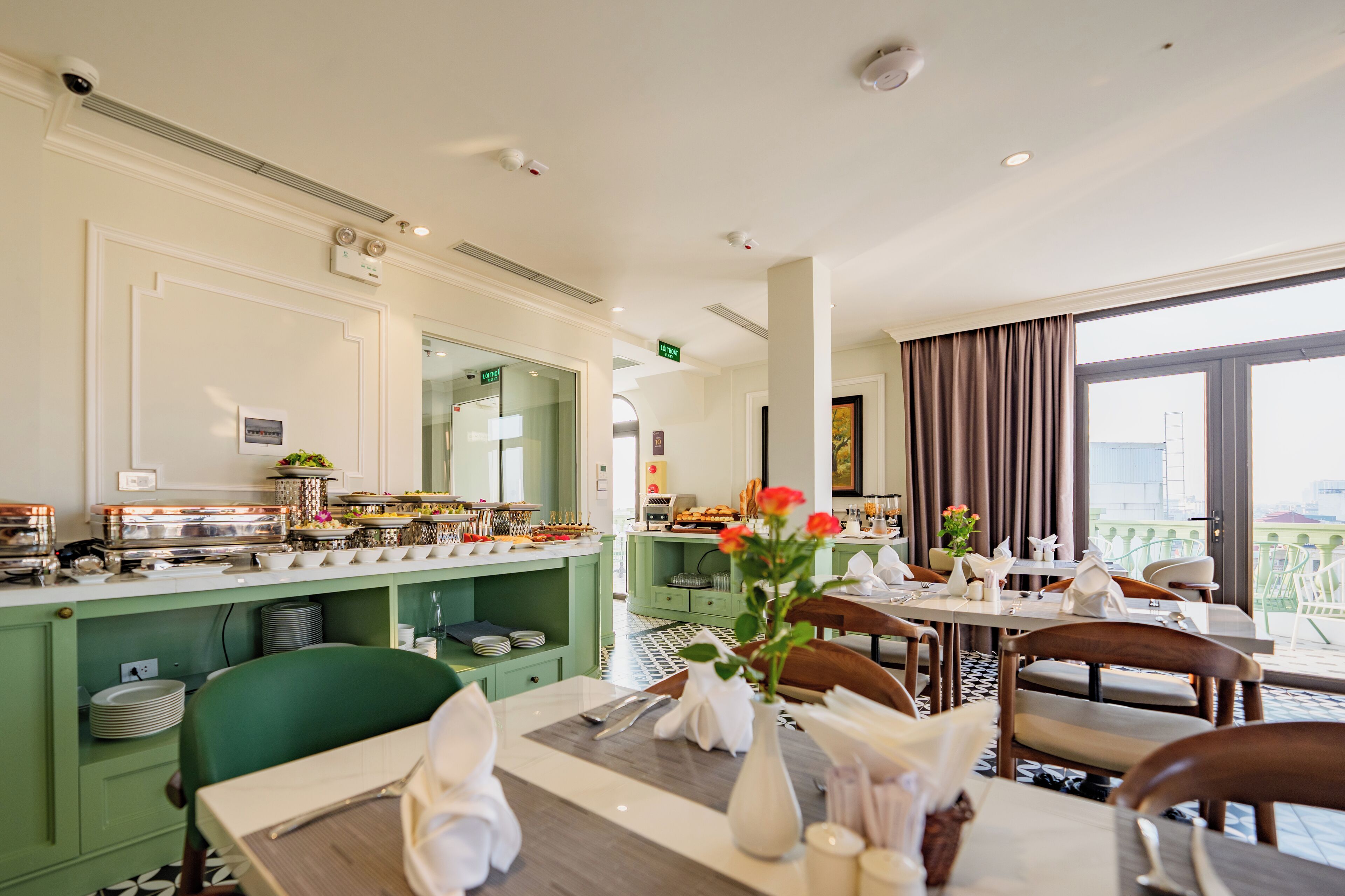 Daily buffet breakfast for a fee