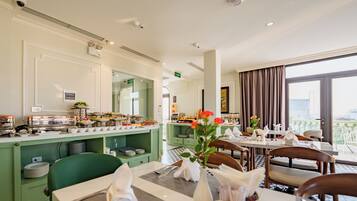 Daily buffet breakfast for a fee