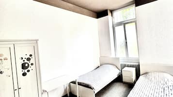 5 Schlafzimmer, BĂŒgeleisen/BĂŒgelbrett, BettwĂ€sche