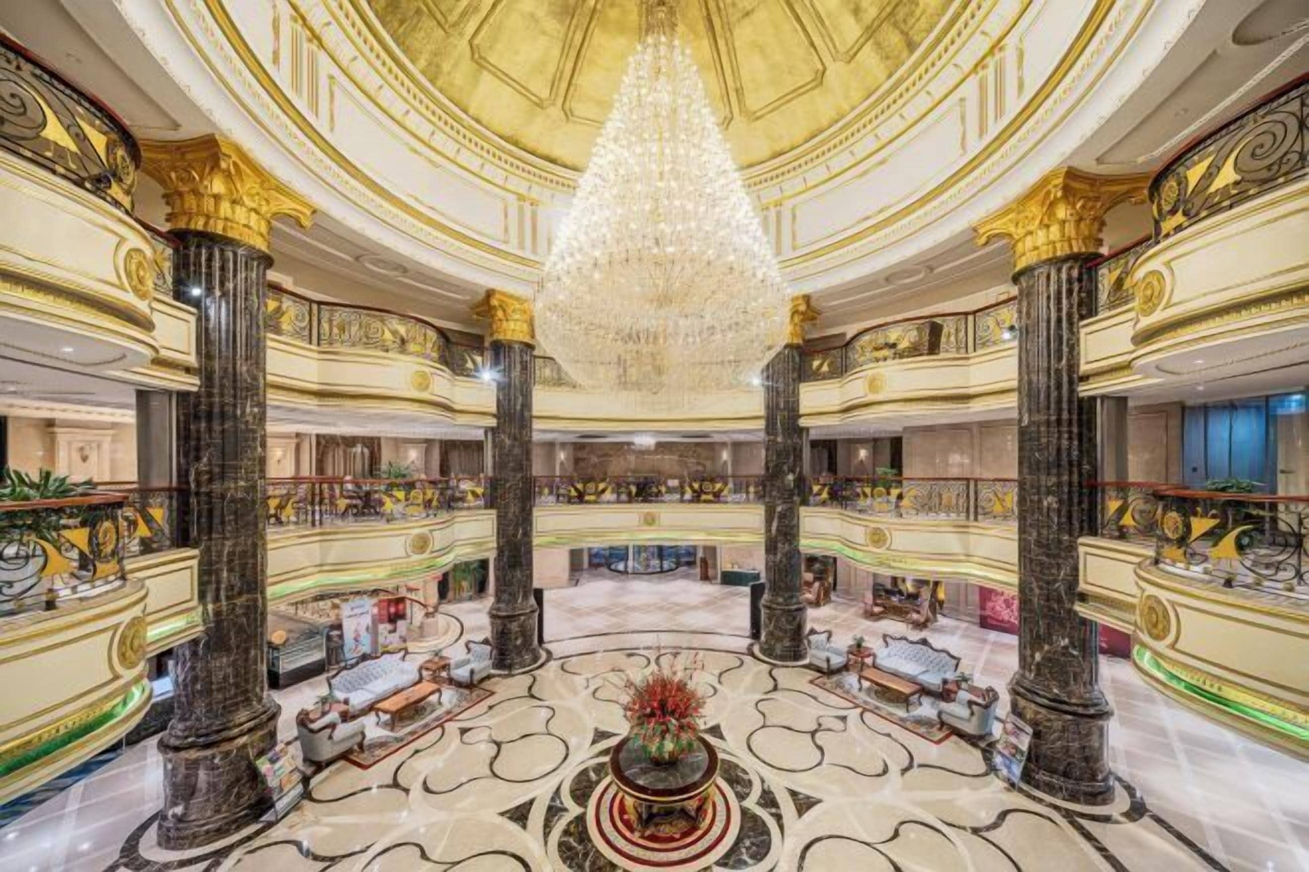 المنشأة من الداخل