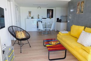 Smart TV, DVD player, books, stereo - Inviting apartment in Cala Millor (Cala Millor)