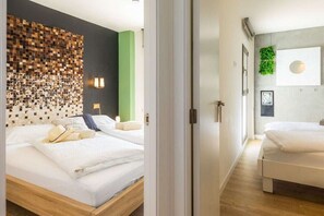 2 bedrooms, iron/ironing board, internet, bed sheets