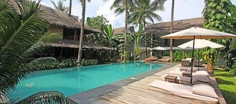 亨利度假村在科米特锡亚高