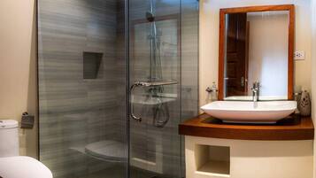 Kahden hengen huone | Kylpyhuone | Suihku, hiustenkuivaaja, bidee, pyyhkeet