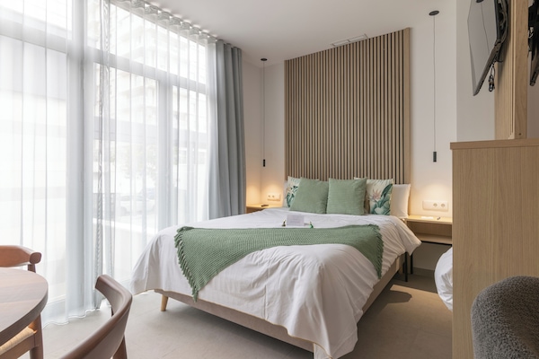 Standard Studio | In-room safe, desk, laptop workspace, free WiFi