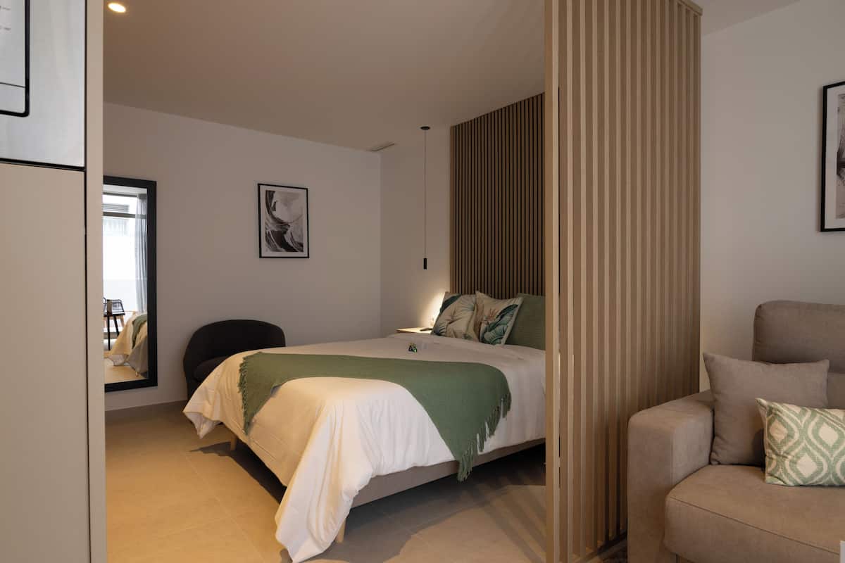Superior Studio | In-room safe, desk, laptop workspace, free WiFi