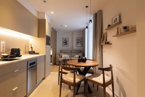 Superior Studio | Private kitchen | Fridge, microwave, stovetop, dishwasher - Dorm4You Arena (Valencia)