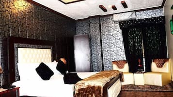 Quarto casal luxo | Quartos à prova de som, ferros/tábuas de passar roupa, Wi-Fi de cortesia