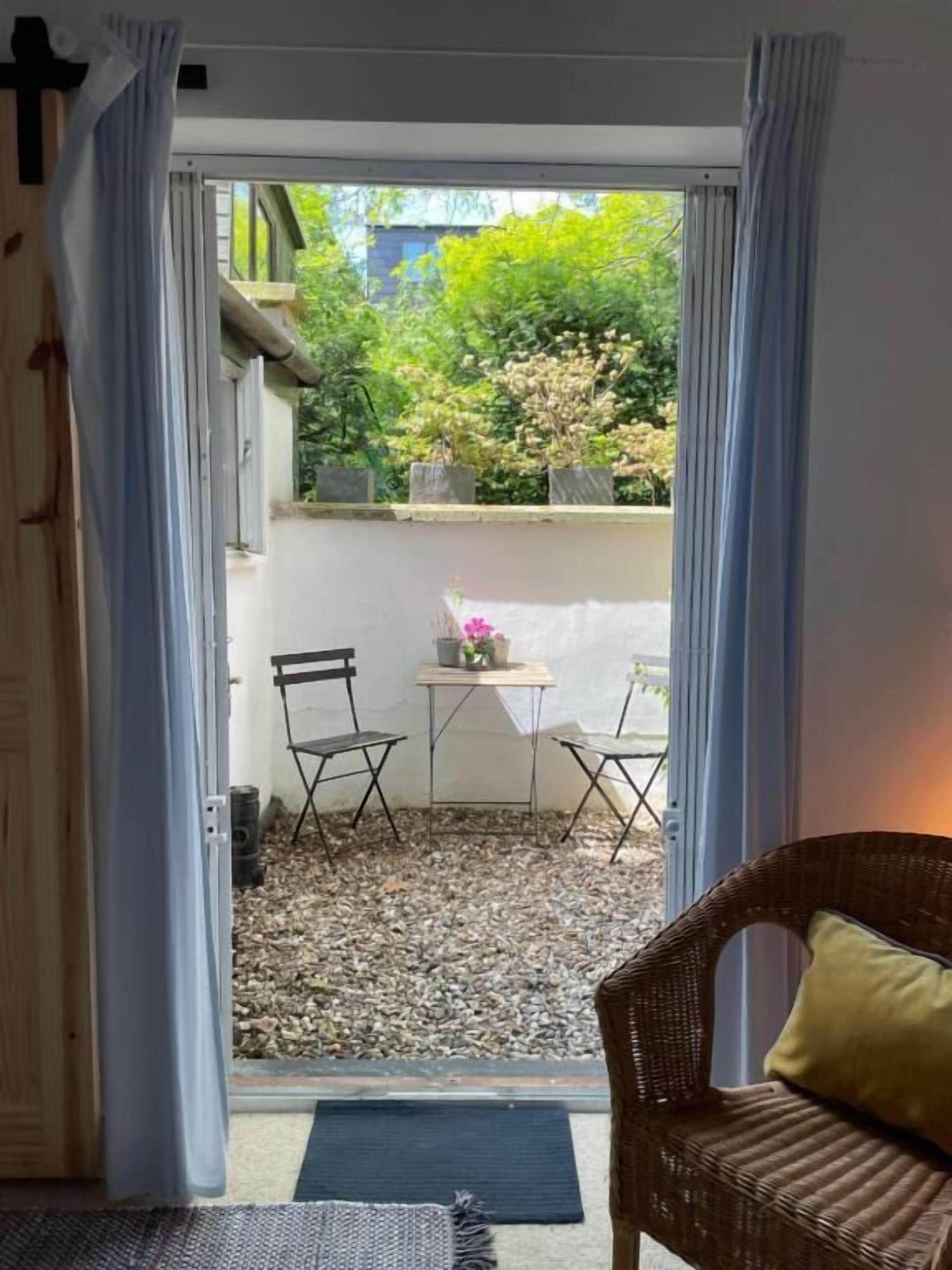 Iron/ironing board, free WiFi