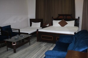 Triple Room | Desk, soundproofing, iron/ironing board, free WiFi - Overseas B&B Guest House (Islamabad)