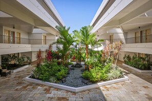 Property grounds - Royal Sea Cliff Kona Oceanfront 1 Bedroom (Kailua Kona)