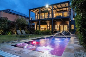 حمّام سباحة خارجي، حمّام سباحة مُدفَّأ