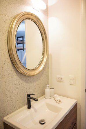 Shower, hair dryer, towels, soap - Comfortable and luxurious brand new condo in the heart of Tijuana (Tijuana)