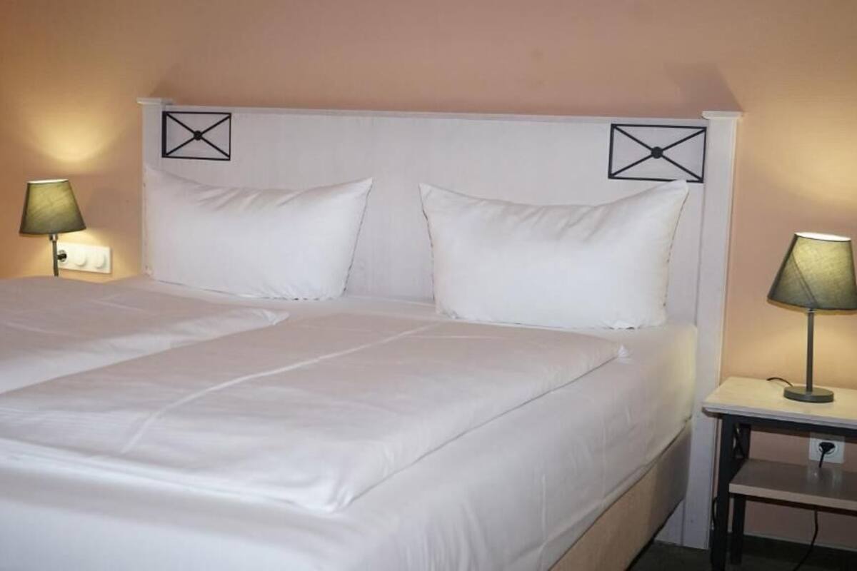 Comfort Double Room | Desk, soundproofing, WiFi (free), bed sheets