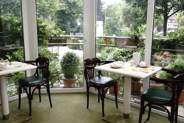 Päivittäinen buffetaamiainen (12 EUR per henkilö)