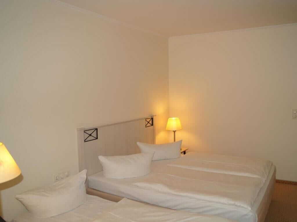 Basic-Dreibettzimmer | Minibar, Schreibtisch, schallisolierte Zimmer, kostenloses WLAN