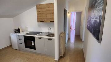 Forno, piano cottura, macchina per tè/caffè, macinacaffè