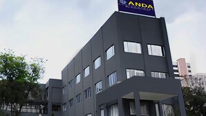 A modern building with a sign reading "ANDA" on top.