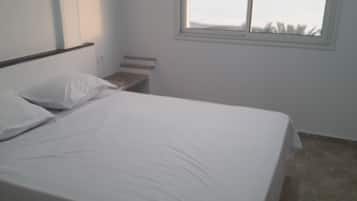 1 bedroom, bed sheets