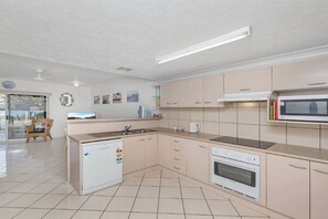 Oven, dishwasher, toaster