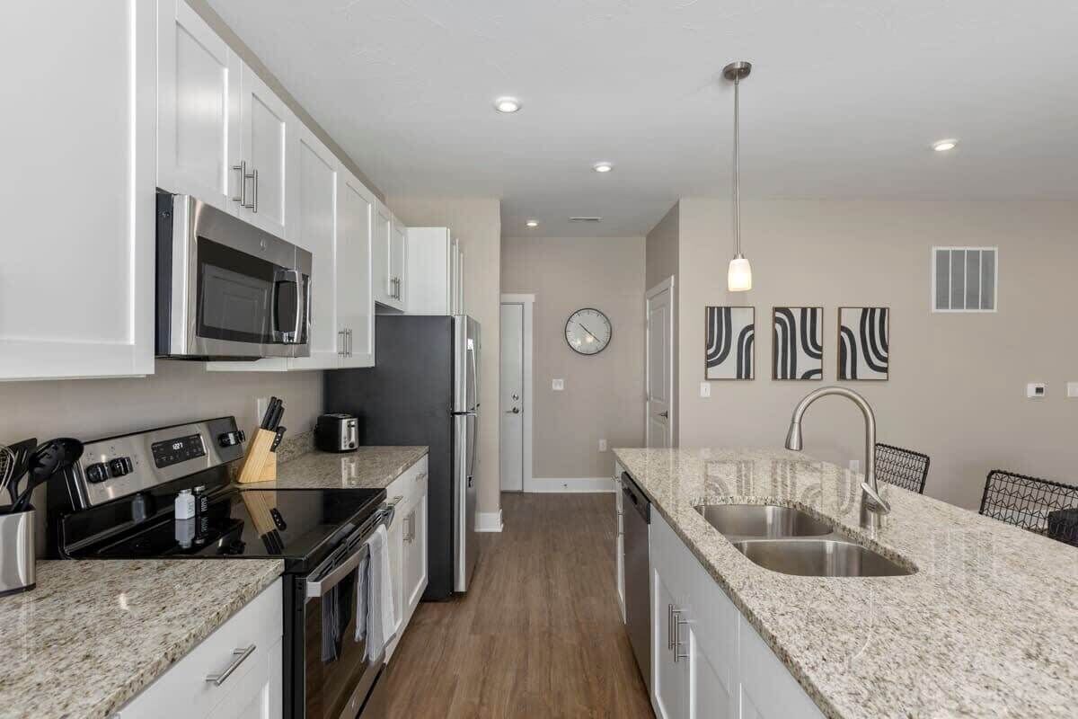 冰箱、微波炉、烤箱、炉灶