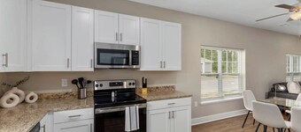 Modern New Build 12BR 12BA w Garage Patio