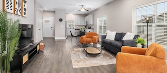 Modern New Build 12BR 12BA w Garage Patio